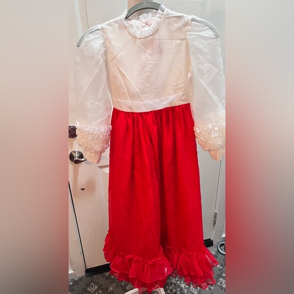 Martha’s Miniatures. “Valentine’s Day Dress” (peep those OG heart buttons😍) - Picture 1 of 9